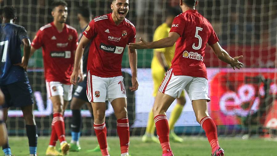 للرد على صفقة إمام عاشور..الزمالك يفاوض نجم الأهلي سرا لإقناعه بالإنضمام للفريق