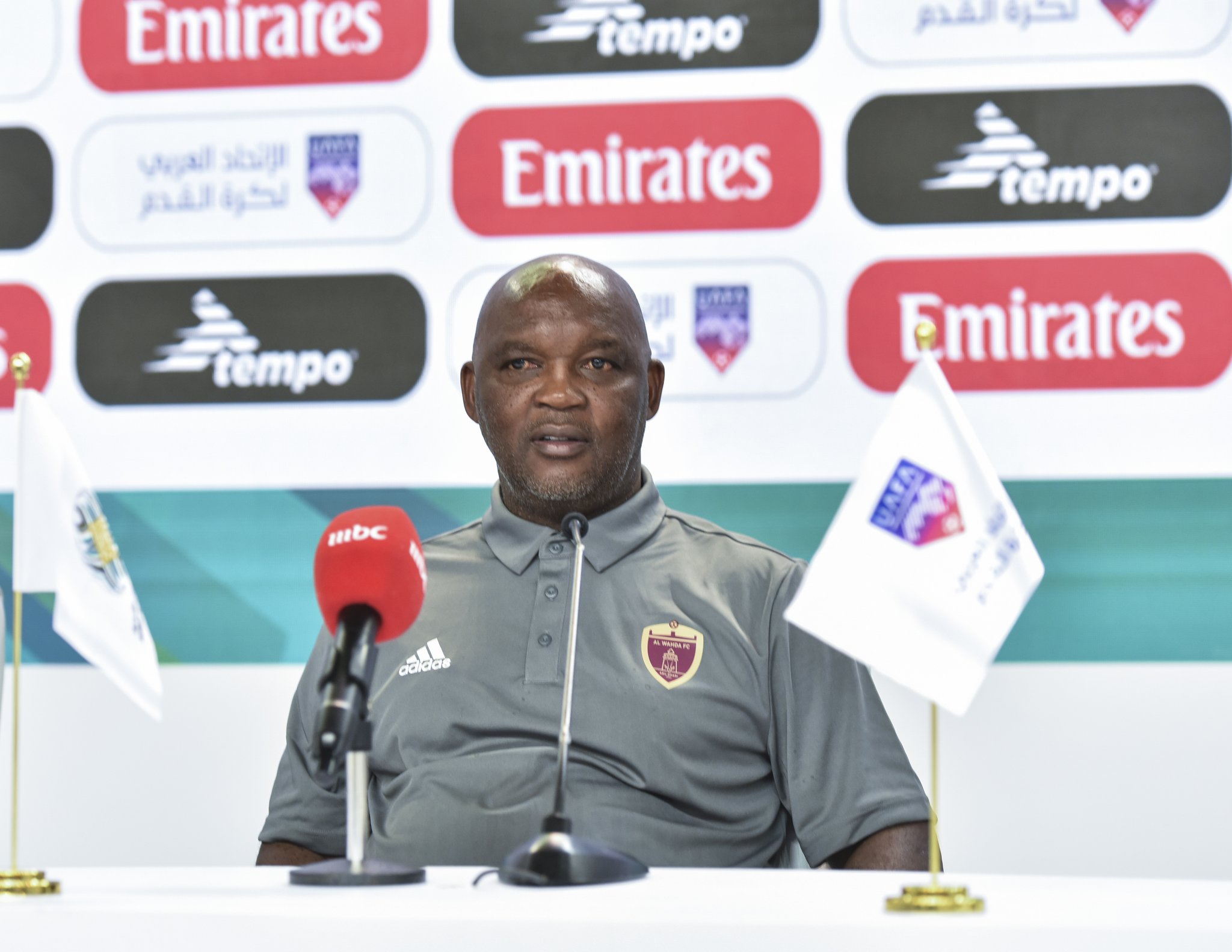 بيتسو موسيماني مدرب الوحدة الإماراتي