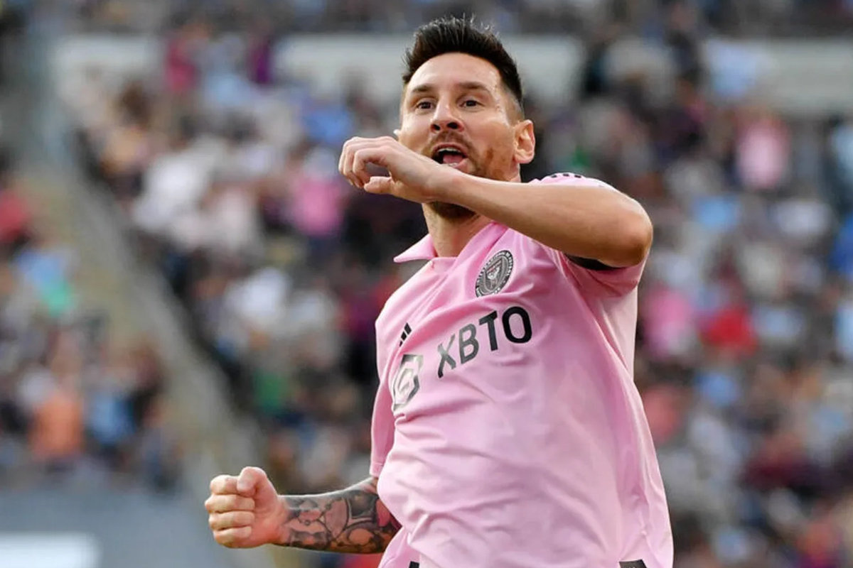 علي الرغم من الموسم المتواضع له مع باريس ..ميسي ينافس على جائزة أفضل لاعب في أوروبا