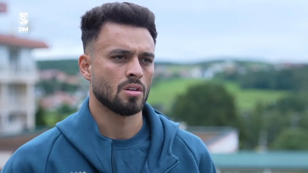 صلاح محسن مهاجم الأهلي