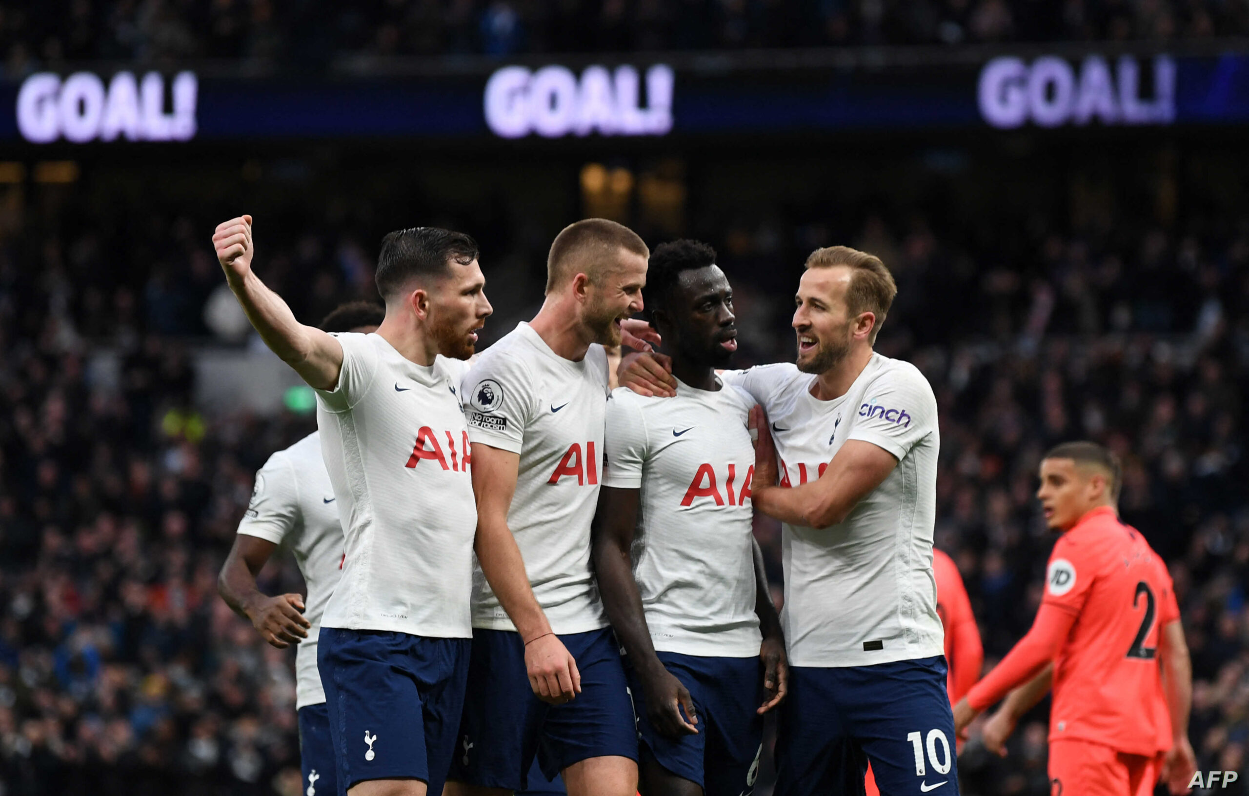 محترف مصري يأتي ضمن أبرز المرشحين لتعويض رحيل هاري كين عن توتنهام الإنجليزي