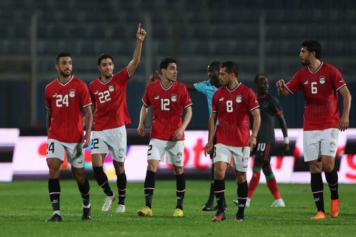 الكشف عن طاقم تحكيم مباراة منتخب مصر والجزائر