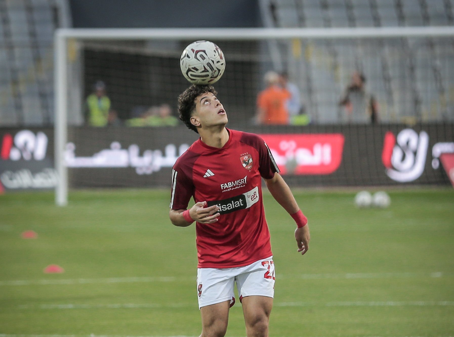 إمام عاشور لاعب النادي الأهلي