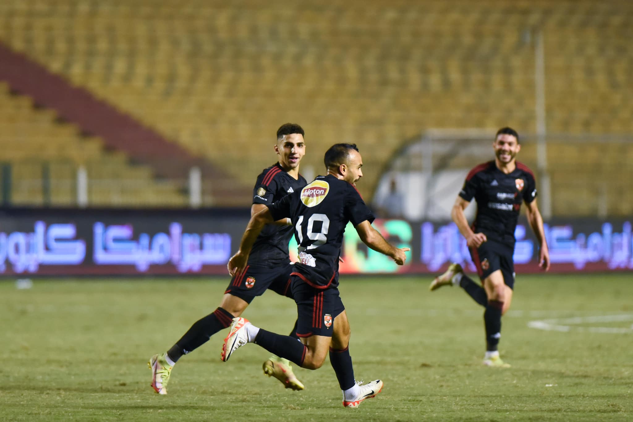 أول تعليق من أفشه بعد التبرع بقميص نهائي أفريقيا ضد الزمالك