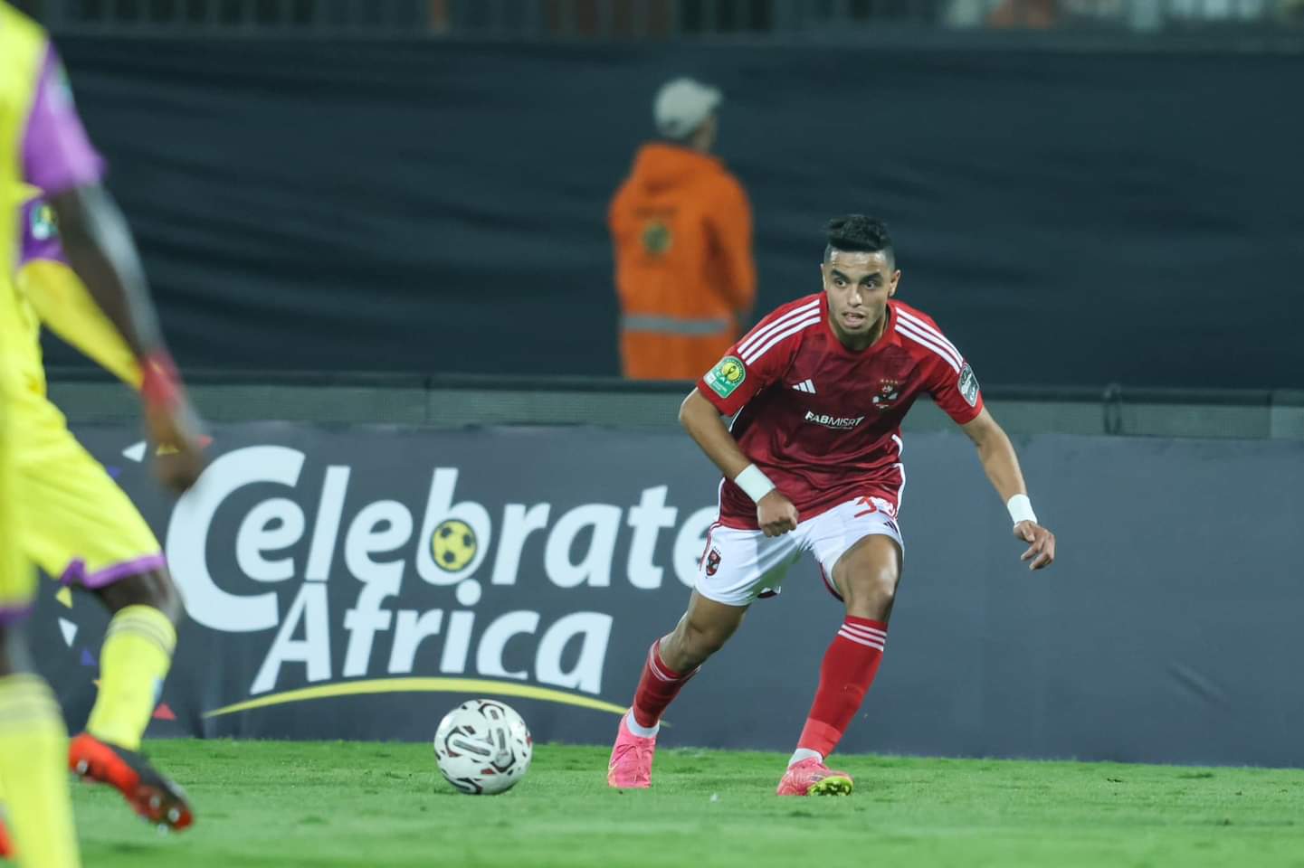 الدبيس يكشف تعليمات كولر للاعبين بين شوطي مباراة ميدياما