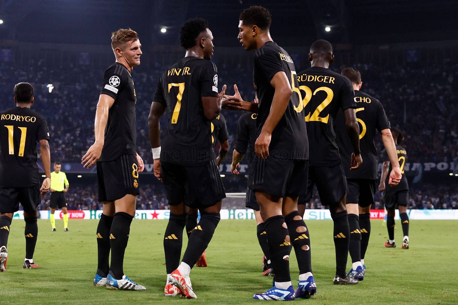 تقارير إسبانية تفجر مفاجأة بشأن انتقال نجم ريال مدريد إلى الدوري السعودي