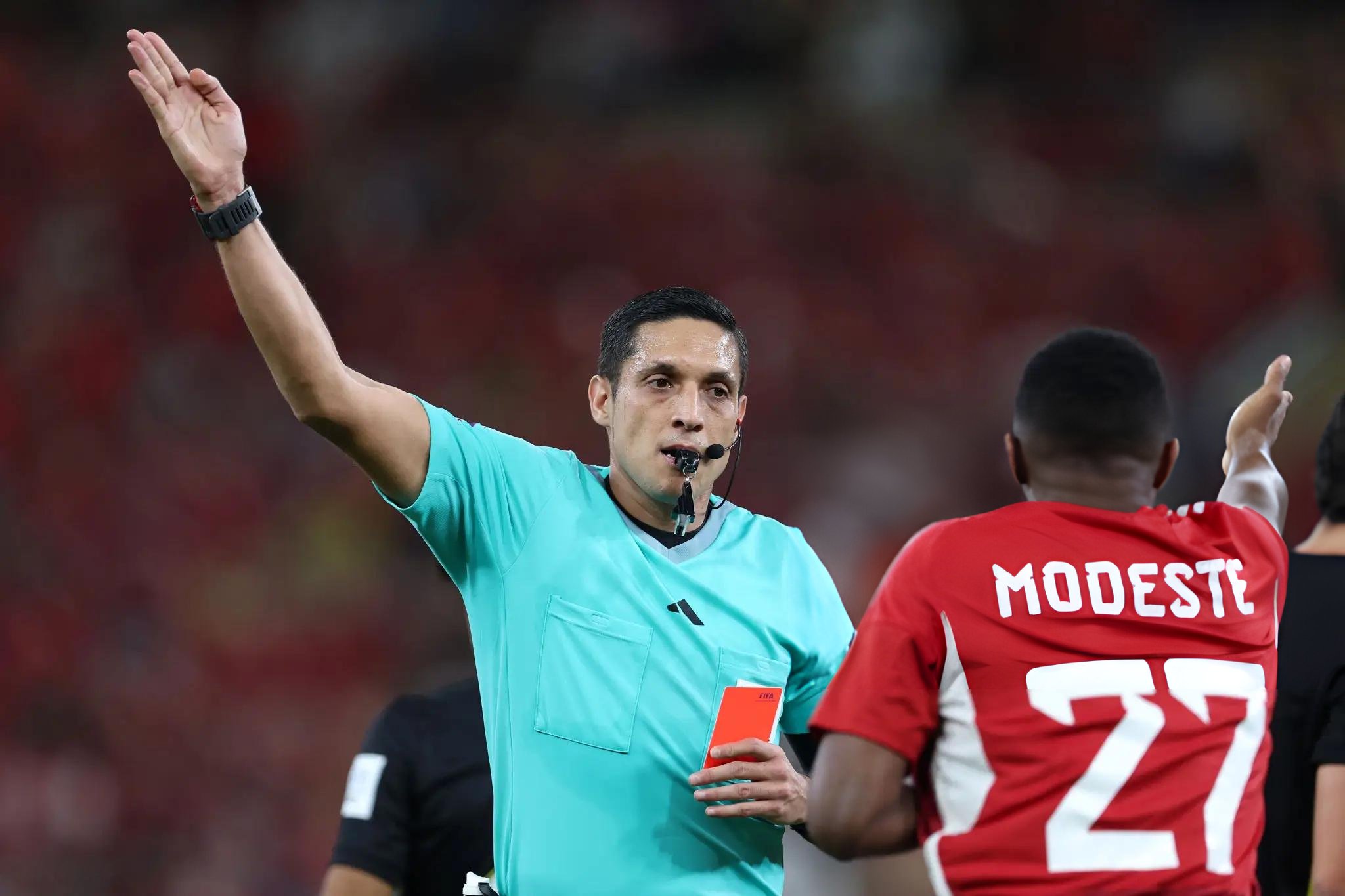 الفيفا يغرم الأهلي بسبب طرد مويست ضد الاتحاد في كأس العالم