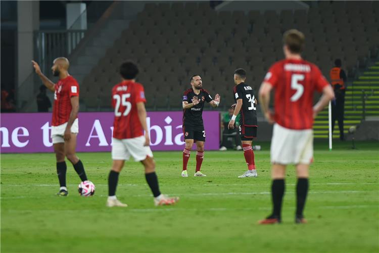 بعد حصد البرونزية..الأهلي يكشف حقيقة العروض المقدمة لضم أربعة من نجومه