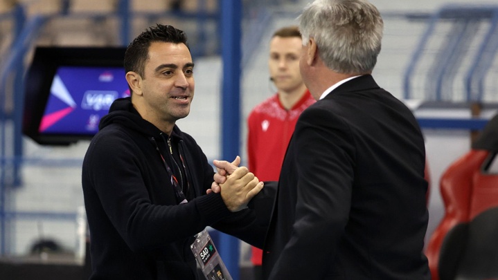 أنشيلوتي: تشافي لا يمتلك خبرتي ولا نلعب على الانتقام