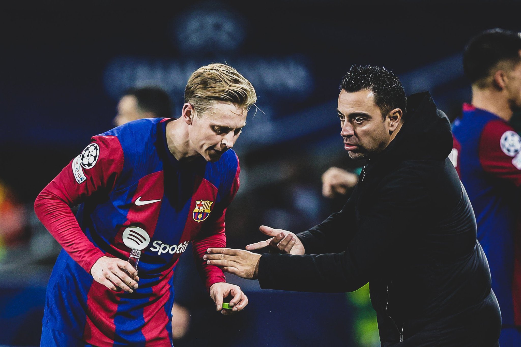 هل يرحل دي يونج عن برشلونة إلى مانشستر؟ رد حاسم من اللاعب