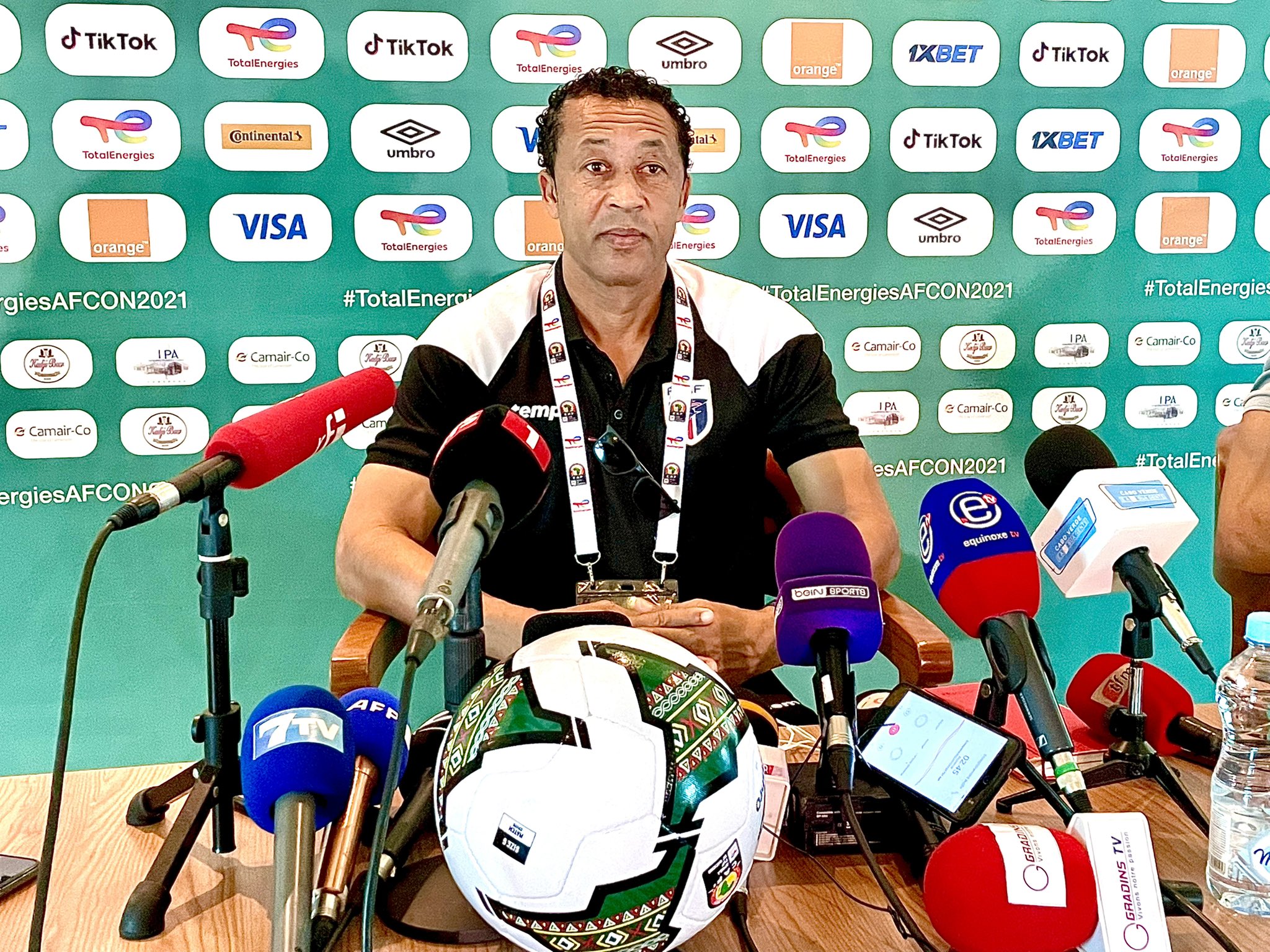 مدرب الرأس الأخضر يوضح موقفه من المشاركة بالبدلاء ضد مصر