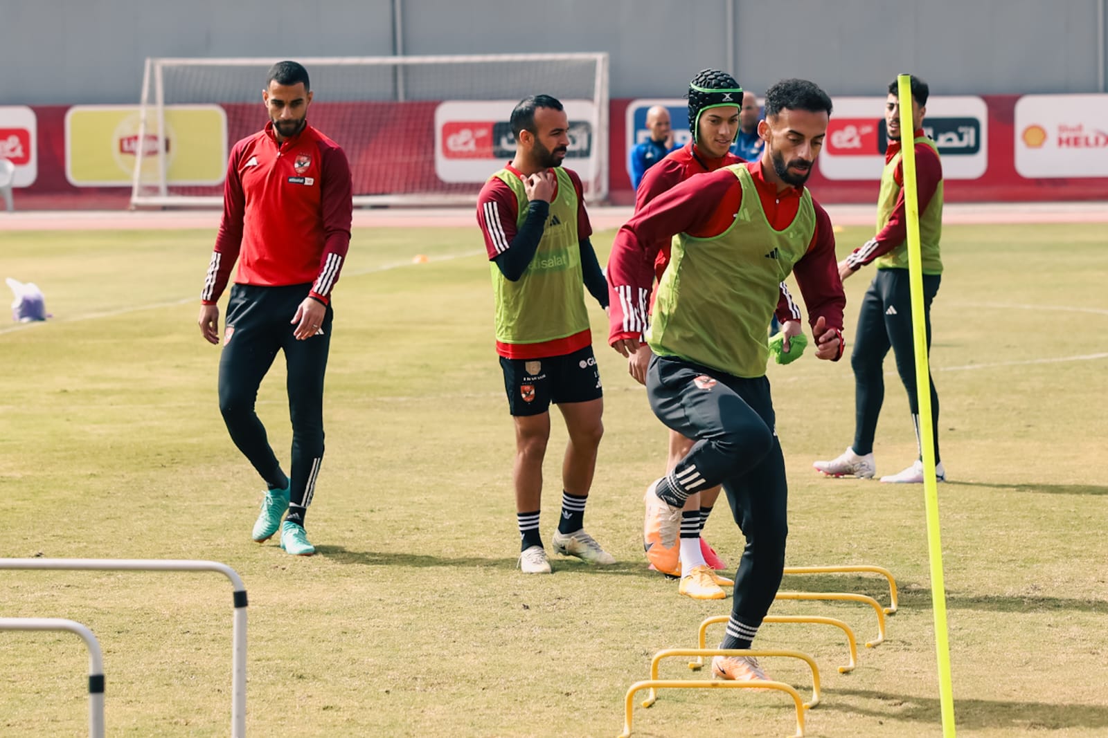 موقف كريستو وعبدالقادر من المشاركة في مباراة الأهلي وشباب بلوزداد