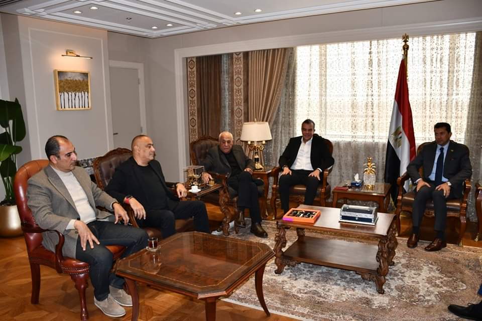 وزير الرياضة يجتمع بالأهلي والزمالك واتحاد الكرة بسبب نهائي كأس مصر