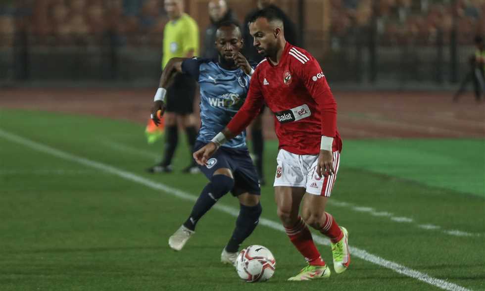 بيراميدز يوجه ضربة قوية للأهلي بعد تجديد عقد نجمه