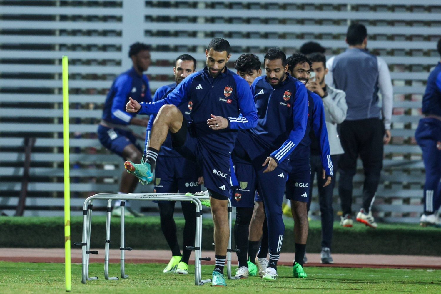 مفاجآت في تشكيل الأهلي: كولر يبحث عن حلول لغياب عاشور وتوتر بسبب إصابة حسين الشحات