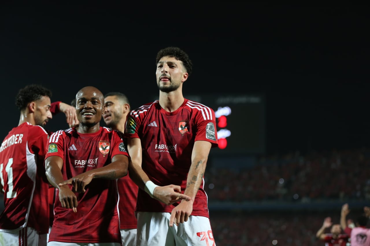 الاهلي يوقع عقوبه قاسية علي نجمه بعد التأهل إلى نهائي دوري أبطال أفريقيا