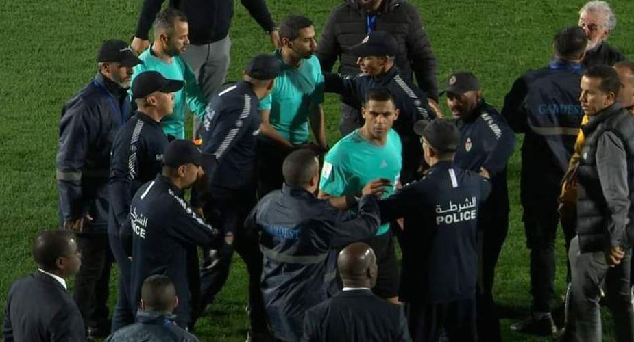 بعد واقعة الاعتداء عليه..موقف محمد معروف من إدارة مباراة الاهلي والزمالك في الدوري الممتاز