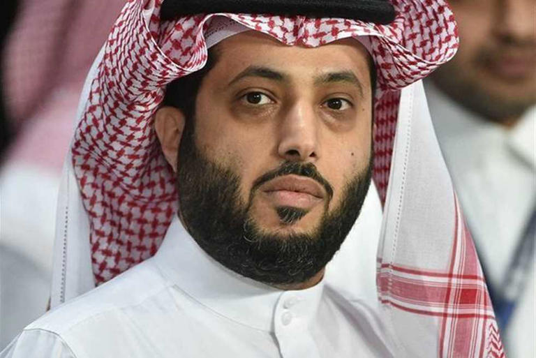 تركي آل الشيخ يقصف جبهة رئيس اتحاد الكرة السابق والآخير يحذف المنشور